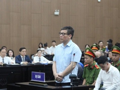 Cựu Chủ tịch UBND tỉnh Vĩnh Phúc Lê Duy Thành khai đã yêu cầu gia đình nộp lại 20 tỷ đồng và 1,3 triệu USD đã nhận.