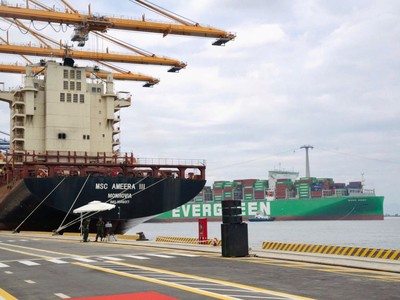 Một góc Cảng Lạch Huyện hiện hữu.