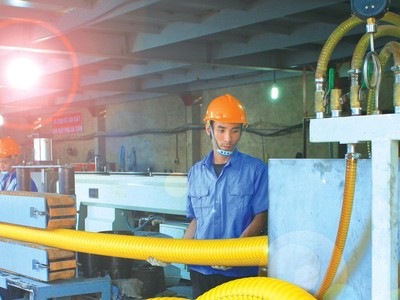 Các hiệp định thương mại tự do mà Việt Nam đã ký kết mở ra cơ hội cho doanh nghiệp trong nước tham gia đấu thầu để xuất khẩu hàng hóa, dịch vụ ra thị trường quốc tế. Ảnh: Lê Tiên