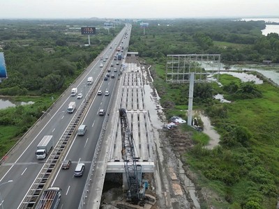 Một đoạn của đường Vành đai 3, đoạn tiếp giáp giữa TP.HCM với Đồng Nai đang được xây dựng theo hướng đi trên cao. 