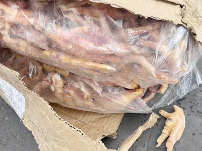 Phát hiện vụ thẩm lậu 1.400 tấn chân gà đông lạnh, trốn thuế 7 tỷ đồng 