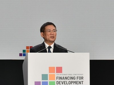 Phó thủ tướng Chính phủ Hồ Đức Phớc phát biểu tại Phiên thảo luận toàn thể của Hội nghị FfD4. 