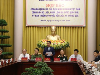 Văn phòng Chủ tịch nước họp báo công bố lệnh của Chủ tịch nước về các luật mới được Quốc hội thông qua - Ảnh: TV. 