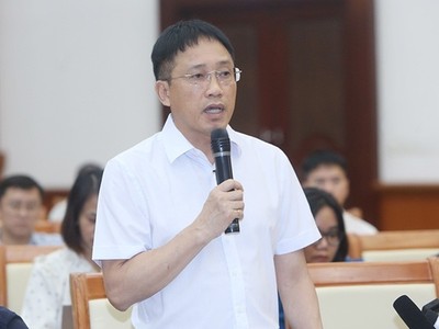 Ông Mai Sơn trả lời tại cuộc họp báo.