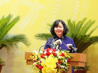 Bí thư Thành ủy Bùi Thị Minh Hoài yêu cầu HĐND Thành phố thảo luận các nghị quyết với tầm nhìn dài hạn, tư duy đổi mới, dám nghĩ, dám làm, dám chịu trách nhiệm. Ảnh: Thanh Hải.