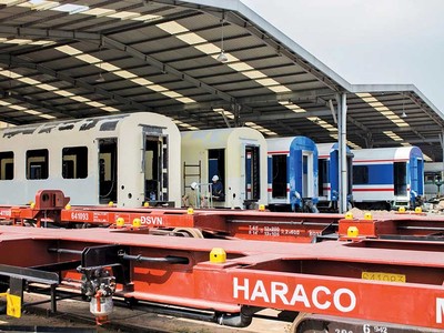 Một cơ sở đóng mới, sửa chữa toa tàu của Tổng công ty Đường sắt Việt Nam. 