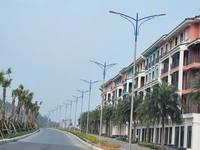 Trong những năm gần đây, Quảng Ninh đã đầu tư đáng kể vào phát triển hạ tầng kỹ thuật tại Vân Đồn. Ảnh: Thanh Tân.