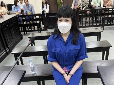 Bị cáo Vũ Thị Thu Nhung, cựu Phó giám đốc Ngân hàng Eximbank chi nhánh Ba Đình.