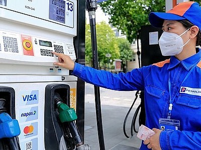 Giá bán lẻ xăng dầu đồng loạt tăng từ chiều 10/7. 