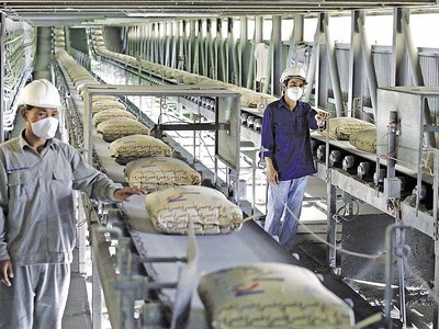 Các quy định chồng chéo, phức tạp và không cần thiết cần được cắt bỏ để tạo điều kiện thuận lợi cho doanh nghiệp phát triển (Ảnh: Dũng Minh) 