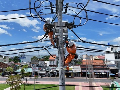 Sửa chữa lưới điện ngày hè 2025. 