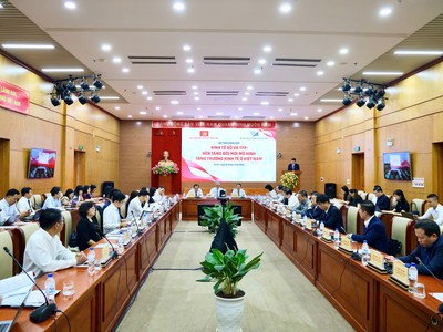 Hội thảo khoa học Kinh tế số và TFP: Nền tảng đổi mới mô hình tăng trưởng kinh tế ở Việt Nam do Ban Chính sách, chiến lược Trung ương và Đại học quốc gia TP.HCM tổ chức vào sáng ngày 10/7/2025.