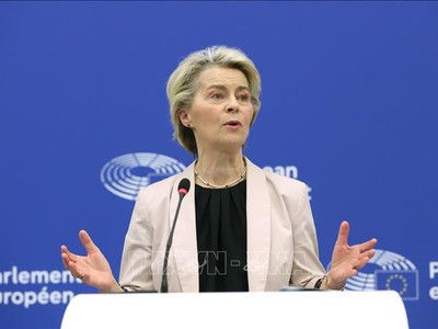 Chủ tịch Ủy ban châu Âu Ursula von der Leyen phát biểu tại Strasbourg, Pháp. Ảnh: THX/TTXVN