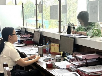 Kê khai nộp thuế tại Thuế Đồng Nai. Ảnh: Đỗ Doãn.