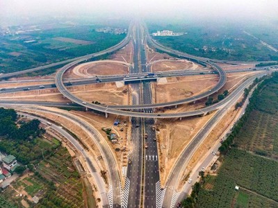 8 tổ công tác do Thủ tướng và các Phó thủ tướng trực tiếp làm Tổ trưởng. 