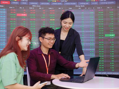 Sau một nhịp tăng mạnh, chỉ số VN-Index đã tiến gần tới đỉnh lịch sử 