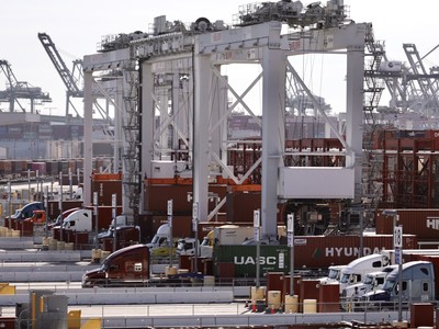 Cảng container hàng hoá ở Los Angeles, California, Mỹ. Ảnh tư liệu: THX/TTXVN