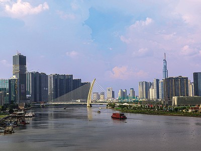 TP.HCM đang nỗ lực thực hiện hàng loạt giải pháp để thúc đẩy tăng trưởng GRDP 6 tháng cuối năm, hoàn thành mức “khoán tăng trưởng” được giao. Ảnh: Lê Toàn 