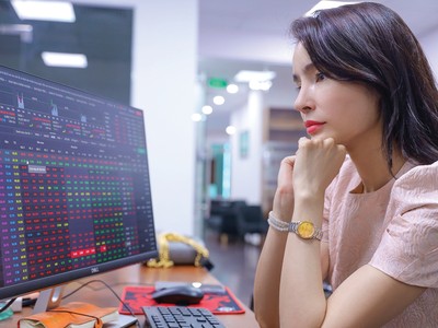 Đầu tư chứng khoán là công việc đòi hỏi nhà đầu tư không chỉ có kiến thức sâu rộng, mà cần cả bản lĩnh, kinh nghiệm 