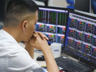 Khi mặt bằng giá cổ phiếu đã lên một mức cao, nhà đầu tư cần xem xét định giá cổ phiếu còn hợp lý hay không