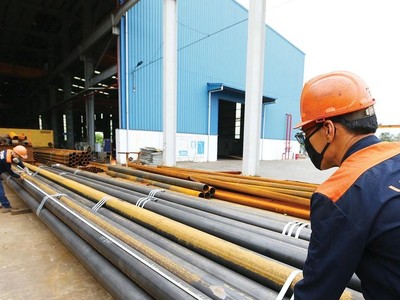 Việc phân cấp, phân quyền mạnh mẽ trong lựa chọn nhà thầu giúp các doanh nghiệp nhà nước kịp thời nắm bắt cơ hội kinh doanh, từ đó tăng sức cạnh tranh, nâng cao hiệu quả hoạt động trên thương trường. Ảnh: Lê Tiên