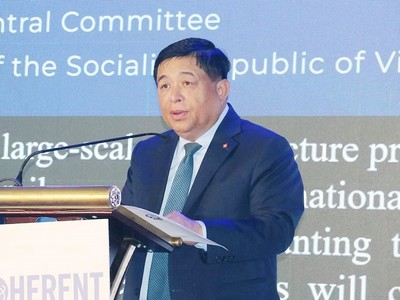 Phó thủ tướng Nguyễn Chí Dũng phát biểu tại lễ khánh thành nhà máy của Tập đoàn Coherent tại Đồng Nai. 