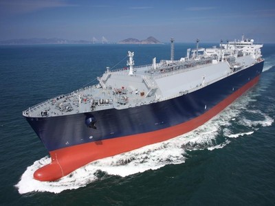 Sở hữu 24% thị phần toàn cầu, ngành đóng tàu Hàn Quốc trở thành át chủ bài trong đàm phán thương mại với Mỹ trước hạn chót ngày 1/8 (trong ảnh: Tàu chở LNG của công ty công nghiệp nặng Samsung, Hàn Quốc). Ảnh: Yonhap/TTXVN