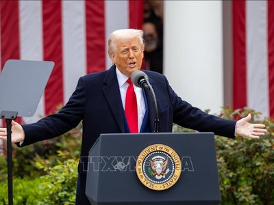 Tổng thống Mỹ Donald Trump phát biểu tại Nhà Trắng ở Washington, D.C., ngày 2/4/2025. Ảnh: THX/TTXVN