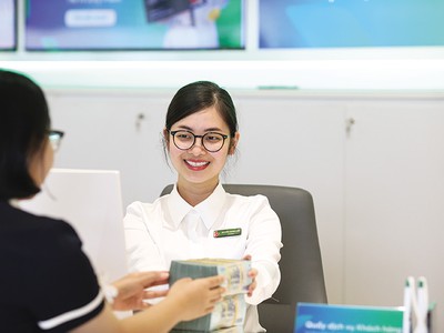 Thu ngoài lãi là một trong những điểm sáng nhất của ngành ngân hàng trong nửa đầu năm 2025. 