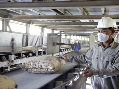 Xi măng là một trong những nhóm ngành được hưởng lợi rõ rệt từ sự tăng trưởng của đầu tư công