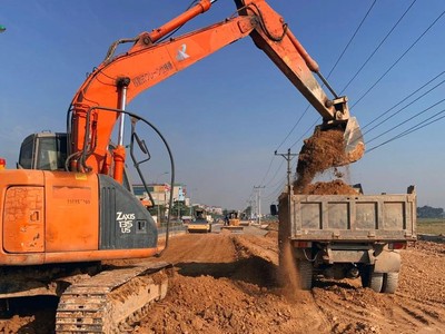 Tình trạng định mức, đơn giá lạc hậu, danh mục vật liệu, thiết bị xây dựng được công bố chưa đầy đủ dẫn đến khó khăn trong quá trình xác định dự toán cũng như thanh toán, quyết toán hợp đồng xây dựng. Ảnh: Lê Tiên