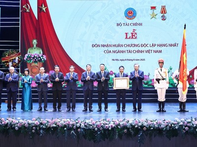 Tổng Bí thư Tô Lâm trao Huân chương Độc lập hạng Nhất cho Bộ Tài chính 
