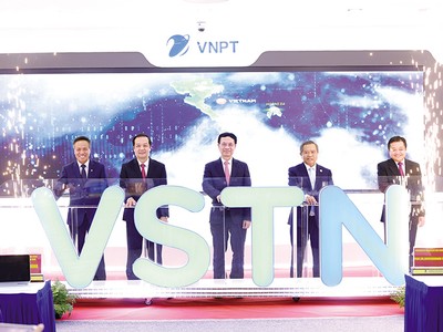 Khai trương tuyến cáp đất liền VSTN. Ảnh: Đức Thanh