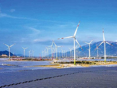 Quan hệ hợp tác Việt Nam - Singapore ngày càng phát triển. Trong ảnh: Dự án điện gió, điện mặt trời tại Việt Nam của Tập đoàn Sembcorp (Singapore) (Ảnh: Lê Toàn)