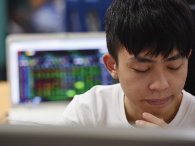 Không ít nhà đầu tư tiếc hùi hụi khi chốt lời xong thì cổ phiếu vẫn tiếp tục đi lên