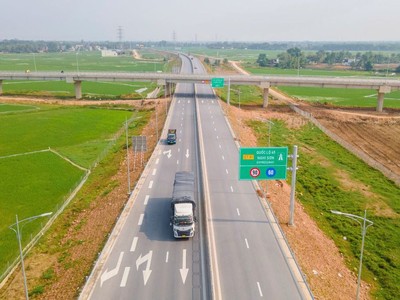 Cao tốc Bắc - Nam phía Đông, đoạn Nghi Sơn - Quốc lộ 45 quy mô 4 làn xe không có làn dừng khẩn cấp. 