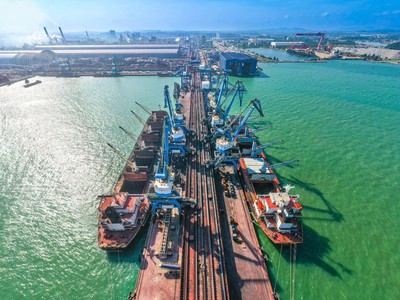 Một góc cảng Hòa Phát Dung Quất.