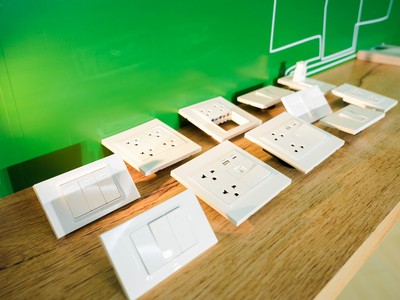 Schneider Electric ra mắt sản phẩm Miluz E - Dòng công tắc, ổ cắm đầu tiên có 2 loại mặt che