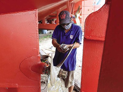 Kinh doanh dịch vụ đóng mới, hoán cải, sửa chữa, phục hồi phương tiện thủy nội địa là ngành nghề không cần thiết phải kiểm soát theo cơ chế tiền kiểm (Ảnh: Đức Thanh) 