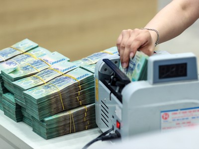 Tốc độ cho vay vượt quá huy động vốn đang tạo áp lực lên thanh khoản cũng như lãi suất của hệ thống ngân hàng thương mại 