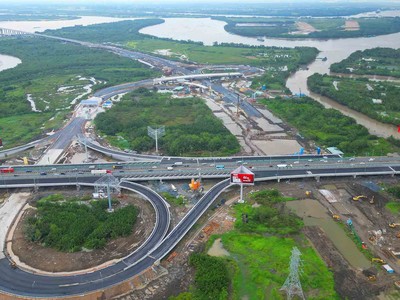 Một nút giao kết nối đoạn Tân Vạn - Nhơn Trạch với cao tốc TP.HCM - Long Thành. (Anhr: Lê Toàn). 