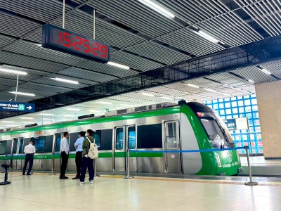 Metro Hà Nội đã trở thành lựa chọn quen thuộc của hàng triệu lượt người dân sau hơn 3 năm hoạt động. Ảnh: Linh Nguyễn