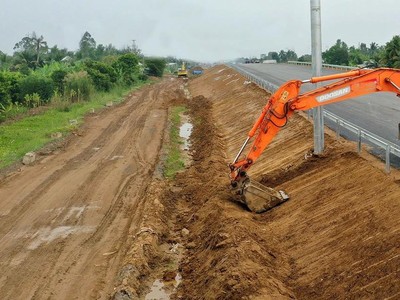 Dự án thành phần 02 Đầu tư xây dựng đường gom, cầu vượt ngang đoạn qua tỉnh Đắk Nông thuộc Dự án cao tốc Bắc - Nam phía Tây đoạn Gia Nghĩa - Chơn Thành có 3 gói thầu xây lắp chính. Ảnh minh họa: Tiên Giang