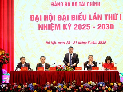 Đồng chí Nguyễn Văn Thắng - Bí thư Đảng ủy, Bộ trưởng Bộ Tài chính nhấn mạnh: "Kết quả đạt được tại Đại hội hôm nay là tiền đề rất quan trọng, tạo cơ sở vững chắc để định hướng tổ chức thực hiện thắng lợi phương hướng, mục tiêu Đại hội đã đặt ra trong 5 năm tới”. Ảnh: Đức Thanh.