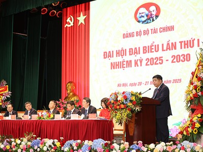 Đồng chí Nguyễn Chí Dũng phát biểu chỉ đạo Đại hội. Ảnh: Đức Thanh.