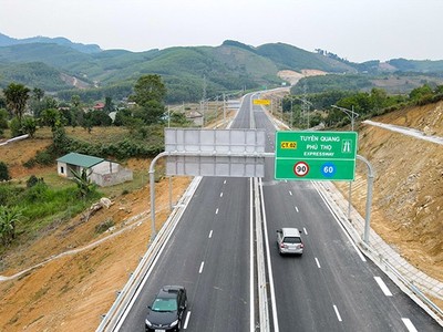 Nghiên cứu xây dựng cơ chế thu phí 10 tuyến cao tốc do địa phương đầu tư 