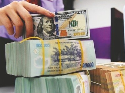 Tỷ giá ngân hàng chạm trần 