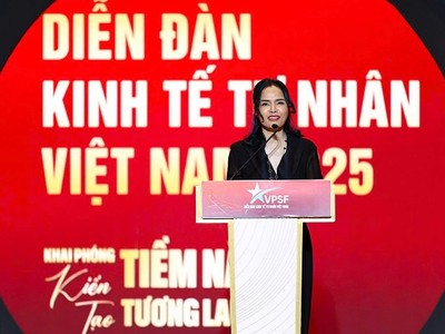 Bà Phạm Thị Bích Huệ - Phó Chủ tịch Trung ương Hội Doanh nhân trẻ Việt Nam, Trưởng Ban Tổ chức VPSF 2025 phát biểu.