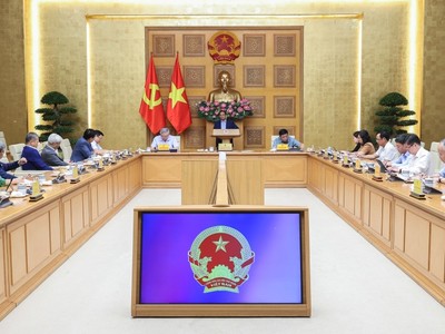 Thủ tướng Phạm Minh Chính chủ trì cuộc làm việc với Ban Nghiên cứu phát triển kinh tế tư nhân ngày 10/8/2025 Ảnh: VGP/Nhật Bắc