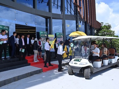 Khách hàng quan tâm và tham quan dự án KĐT Phú Gia Bảo Lộc